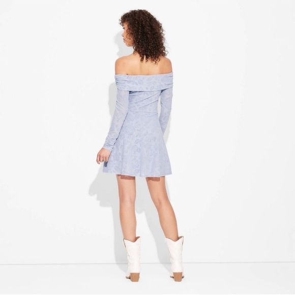 NWT Off-Shoulder Dress with muted textured flowers size M - Picture 3 of 5